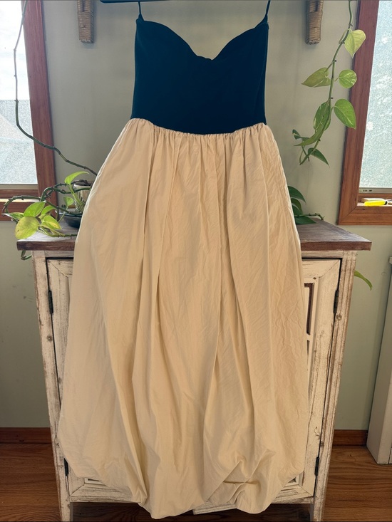 Sincerly Jules Dresses & Skirts - Sincerely Jules Black Bodice Cream Midi Dress